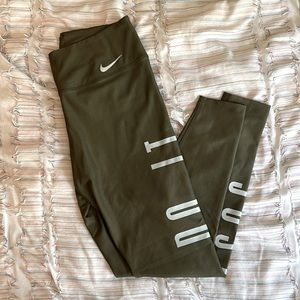 NIKE Just Do It Legging | Size M | olive